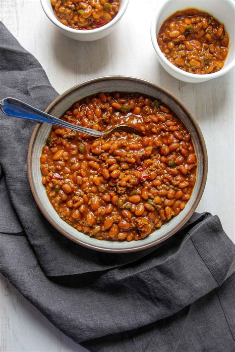 Bush beans recipes. In large pan, cook beef, onion and green pepper until meat is browned; drain. Add remaining ingredients. Bring to a boil. Cover, reduce heat and simmer for 25 to 30 minutes. 