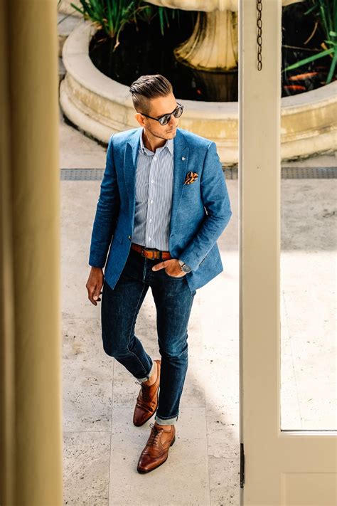 Business casual blue jeans. 1. Dress them up, not down - Balance casual bottoms with dressier tops and accessories, or pair your jeans with a blazer to create a crisp, professional look. A … 