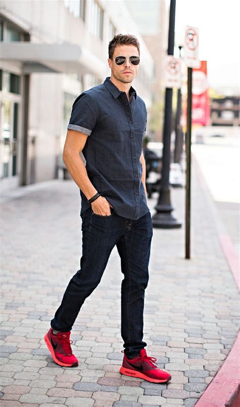 Business casual look. If you are unsure of how to piece together men’s business casual outfits for your workplace dress code, look no further. Here’s what to keep on hand: Start with chino pants and shorts, crisp button-downs and long-sleeve shirts. Add structured T-shirts, a pair of dark-wash denim and casual blazers. 