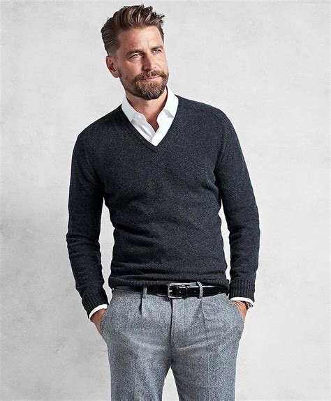 Business casual sweaters. The standard definition of business casual for men means that ties are optional, and jackets can be more relaxed. For example, instead of a dress shirt and power suit, you could wear a sweater and a sport coat. There are plenty of business casual outfits men can wear that will satisfy the standard business casual dress code. 