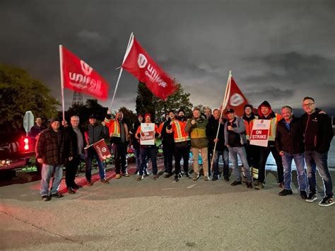 Business groups concerned as St. Lawrence Seaway workers begin strike action