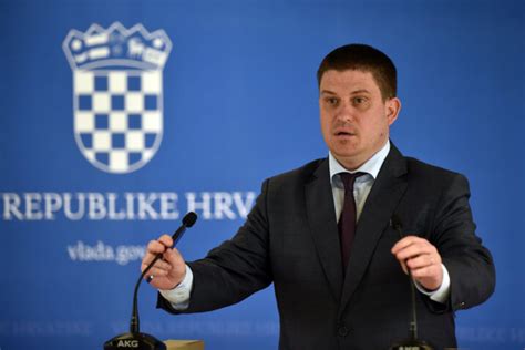 Butković: Neće nitko nikome zabraniti da se kupa na plaži