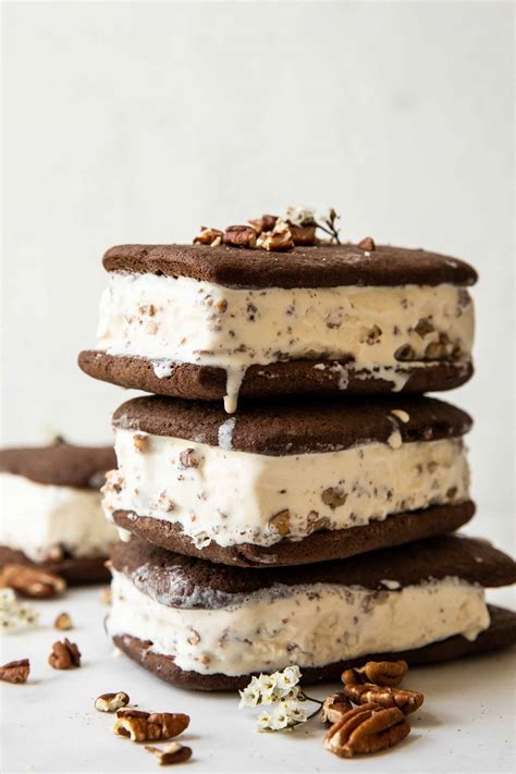 Butter pecan ice cream sandwiches. SHIPPING. Shipping ice cream is very expensive. We have to charge an $13.99 shipping fee with a 5-6 unit minimum.Shipping is 3.99 for orders >$75 (13+ pints) and free for 2+ cases. Help us eliminate your shipping cost by making a request at your local store. You can eliminate your shipping fee by buying 2 or more cases. 