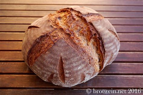 Buttermilchbrot mit Hefe - einfaches Rezept - Brotwein