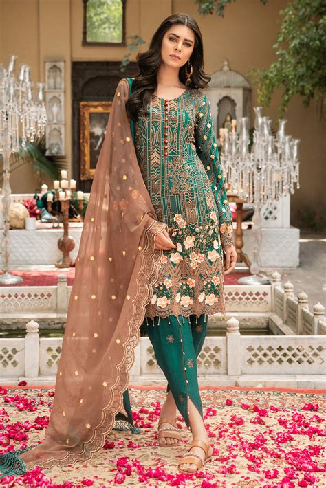 Buy Pakistani Women Clothes & Eid Collection 2024 - Posteezy