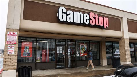On January 27, 2021, his screenshot revealed that his GameStop position was worth $47,973,298.84. The majority of this total came from the 50,000 shares and 500 price options, while $13,840,298.84 was attributed to his cash total. This came after investing more than $750,000 in GameStop over time. Although Keith Gill could have …