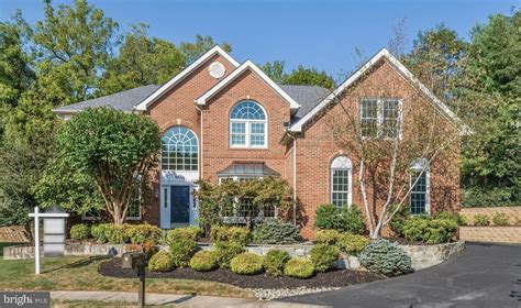 Buy house in rockville md. 2586 Farmstead Dr #3, Rockville, MD 20850. (410) 525-5435. ABOUT THIS HOME. King Farm, MD home for sale. The 4-level Baywood Way townhome with 1,791 square feet. The home offers 3 bedrooms, 4th floor loft & rooftop terrace for outdoor entertaining or soaking in the sun, and a 2-car tandem garage. 