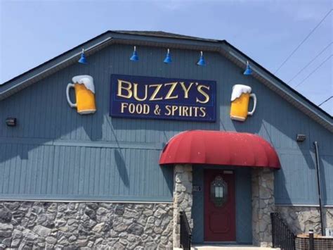 Buzzys - Robert's father even has memories of going to Buzzy's as a college student and young man, after the bars closed, weekend nights years ago, and he and most other people we know agree that it was the 24-hour aspect of Buzzy's--the anytime day or night ability to slake a barbecue sauce craving--that in part made the roast beef taste quite so good. 