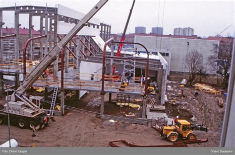 Byggarbetsplats i Lule&aring; river spr&aring;kbarri&auml;rer - SVT Nyheter