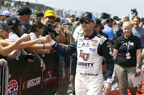 Byron, Larson give Hendrick Motorsports front row at Kansas