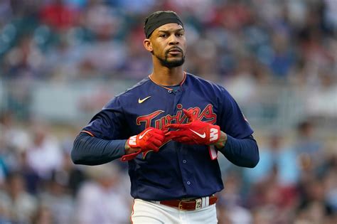 Byron Buxton leaves early with tightness around knee as Twins oust Angels