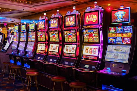 Cómo jugar máquinas tragamonedas con dinero real en un casino.