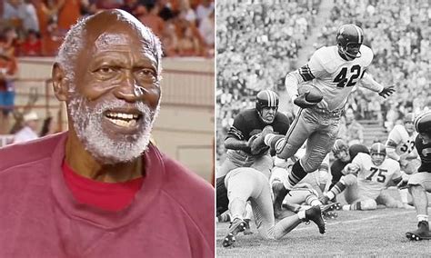 C.R. Roberts, who led USC to victory over Longhorns in segregated Texas, has died at 87