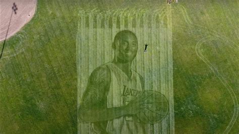 CA couple prints Kobe Bryant grass mural using only air