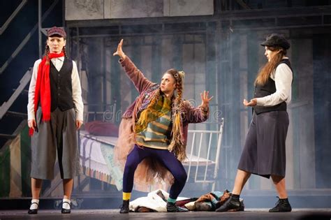 Category:Musical theatre actors - muktibox.com