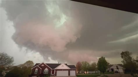 CAUGHT ON CAMERA: Rapid wall cloud formation near Creve Coeur