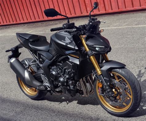 CB | character bazaar - muktibox.com