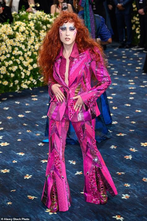 Chappell Roan slammed as Jude Law's daughter left in tears at Brazil ... - wintechmobiles.com