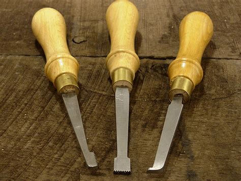 CHASING THREADS IN WOOD - Tools for Working Wood