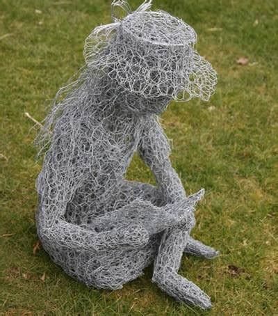 Chicken Wire Sculpture for Plants - Weekand - muktibox.com