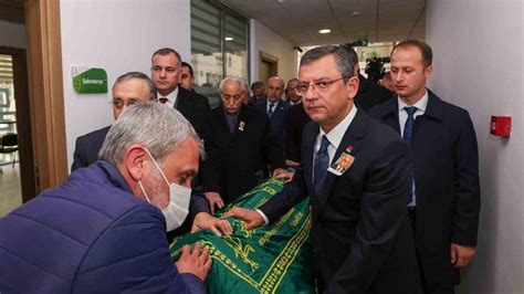 CHP Genel Başkanı Özel, Mehmet Aslandoğan’ın cenazesine katıldıs