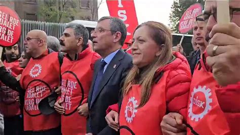CHP Lideri Özgür Özel DİSK’in yürüyüşüne katıldı: Adaletsiz vergi düzenine itiraz ediyoruz