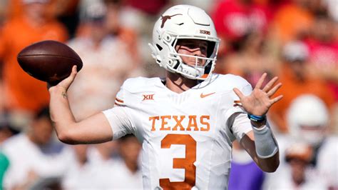 CJ Baxter scores late TD and No. 8 Texas derails Houston’s last-chance drive for a 31-24 win