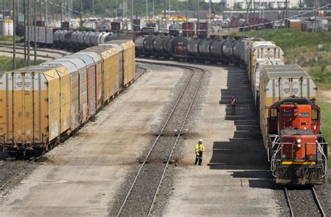 CN Rail, unions to return to bargaining in attempt to avoid strike action