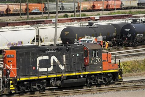 CN Rail rides higher grain volumes, oil prices to record first-quarter revenue