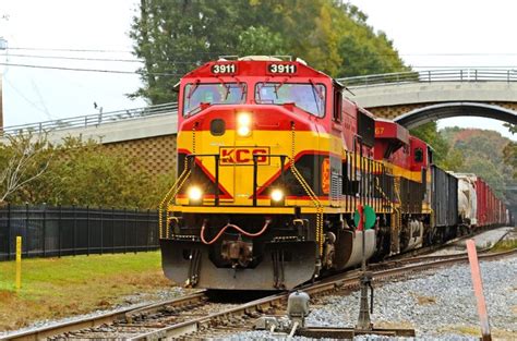 CP Rail, Kansas City Southern merger clears path for more cargo, but hitches remain