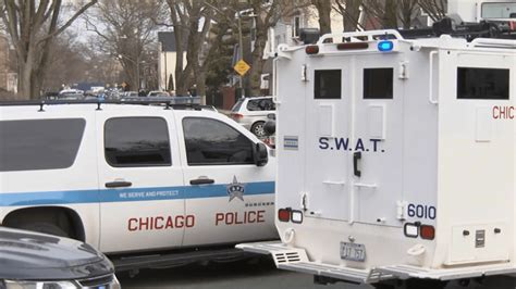CPD officer injured in incident over gun in Lincoln Park