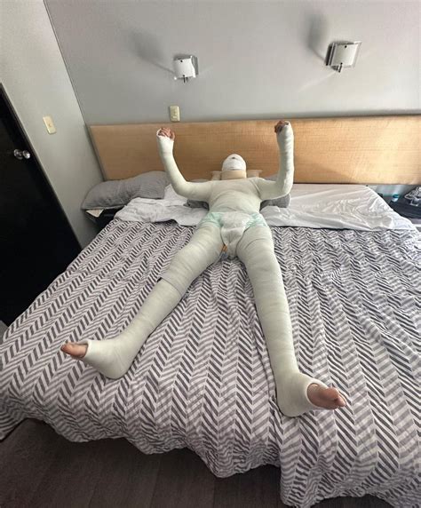 CREATING A BODY CAST - Studio Creations - muktibox.com