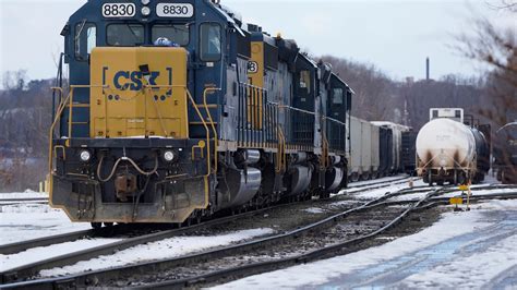CSX railroad’s 1Q profit jumps 15% on higher rates