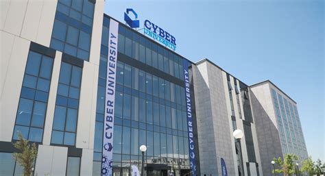 CYBER UNIVERSITY facial & foto gaya di Twitter desain menarik sambil bermain ringkas seram eksposisi lebih natural 167 image 1