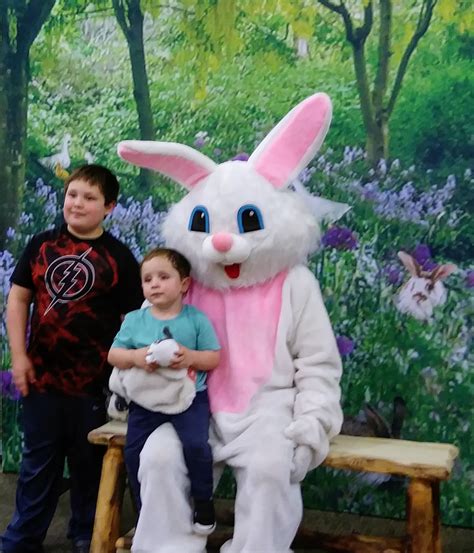 Cabelas easter bunny. PENNSYLVANIA, USA — Bass Pro Shops and Cabela's have invited families from across the country to visit their local locations and take a free photo with the Easter Bunny. Free photos with the ... 