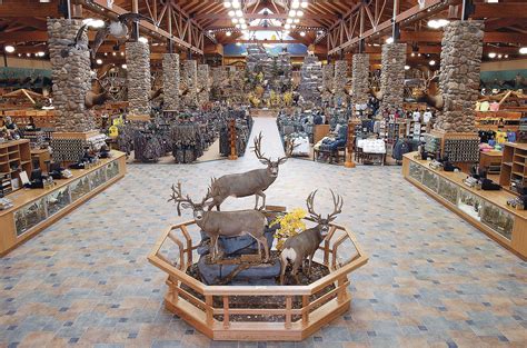 Cabelas kansas city. Cabela's Kansas City, Kansas Retail Store is located just off I-70 and I-435 near the Kansas Speedway. In addition to offering quality outdoor merchandise, the 180,000 sq. ft. showroom is an educational and entertainment attractions. 