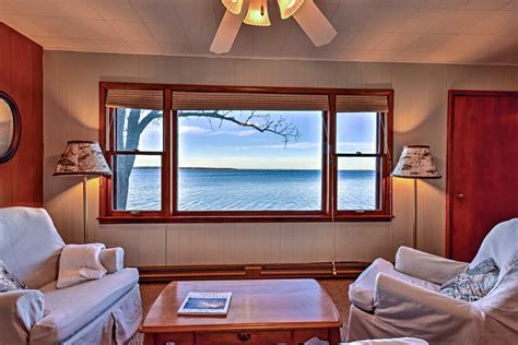 Cabin on Pelican Lake