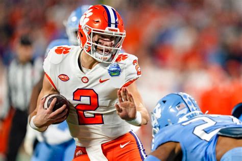 Cade Klubnik, former Westlake QB, leads Clemson to 38-35 win over Kentucky in Gator Bowl