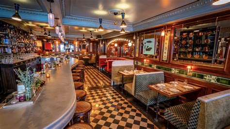Cafe chelsea nyc. Grainne Cafe is located in one of the oldest buildings in Chelsea, with large corner windows, tin ceilings and walls it has a distinctly Parisian ambiance. The menu is traditional french fare and gets rave reviews from locals and A … 