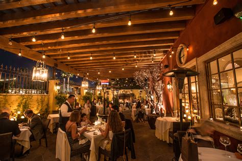 Cafe monarch scottsdale. Sep 18, 2019 · Yelp, OpenTable and TripAdvisor called Cafe Monarch one of the best, most romantic restaurants in the U.S. Dining critic Dominic Armato begs to differ. 