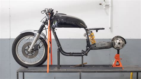 Cafe racer swingarm conversion. .  <a href=https://budget.flamiszoltan.me/assets/images/5...