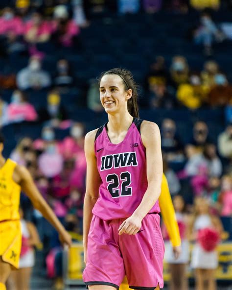 Caitlan clark. Feb 15, 2024 · Clark is eight points away from setting the NCAA Division I women’s scoring record set by Kelsey Plum in 2017, a moment she said she has never focused on, but rather “come along with how my ... 