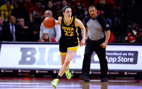 Caitlin Clark earns 14th career triple-double to lead No. 4 Iowa women to 103-69 rout of Rutgers