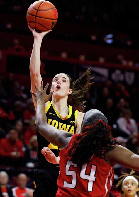 Caitlin Clark treats sellout crowd to a triple-double, No. 4 Iowa drubs Rutgers 103-69