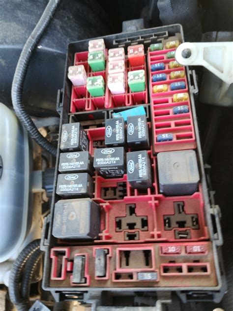 Caja de fusibles ford f150. Los fusibles del encendedor de cigarros (tomacorriente) en la Ford F-150 son los fusibles №22 (encendedor de cigarros), №33 (toma de corriente de 110V CA, desde 2011), №65 (toma de corriente auxiliar (panel de instrumentos)), №66 ( Toma de corriente auxiliar (consola central interior)) y №72 (Toma de corriente auxiliar (trasera)) … 