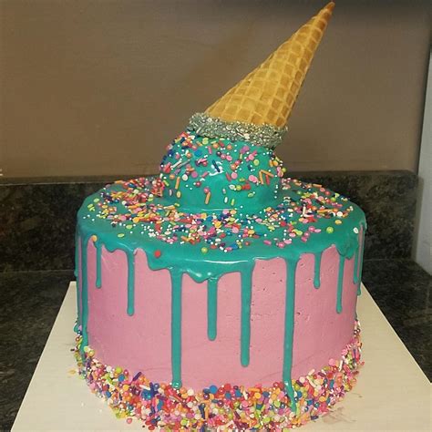Cake.cone. Cakes and cake rolls. That’s right. Get a tiered cake with five layers of Rainbow Cone flavors atop a cake layer, or try a cake roll where all five Rainbow Cone flavors are wrapped in chocolate cake. 