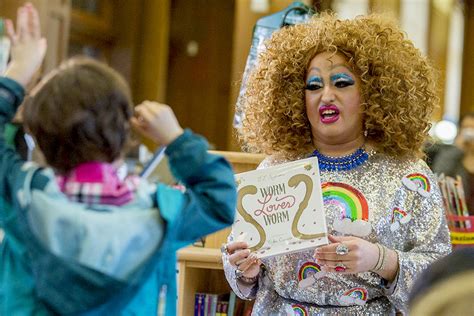 California bar to open drag queen school