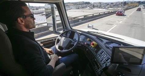 California bill to have humans drivers ride in autonomous trucks is vetoed by governor
