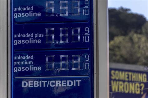 California gas prices likely to drop by end of the year. Here’s what a gallon might cost