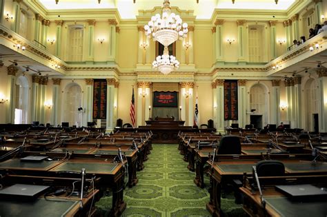 California state Senate leader says she will step down from leadership post